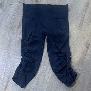 Lululemon 3/4 leggings Navy blue 4